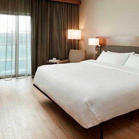 Ac Hotel By Marriott Cincinnati At The Banks Екстериор снимка
