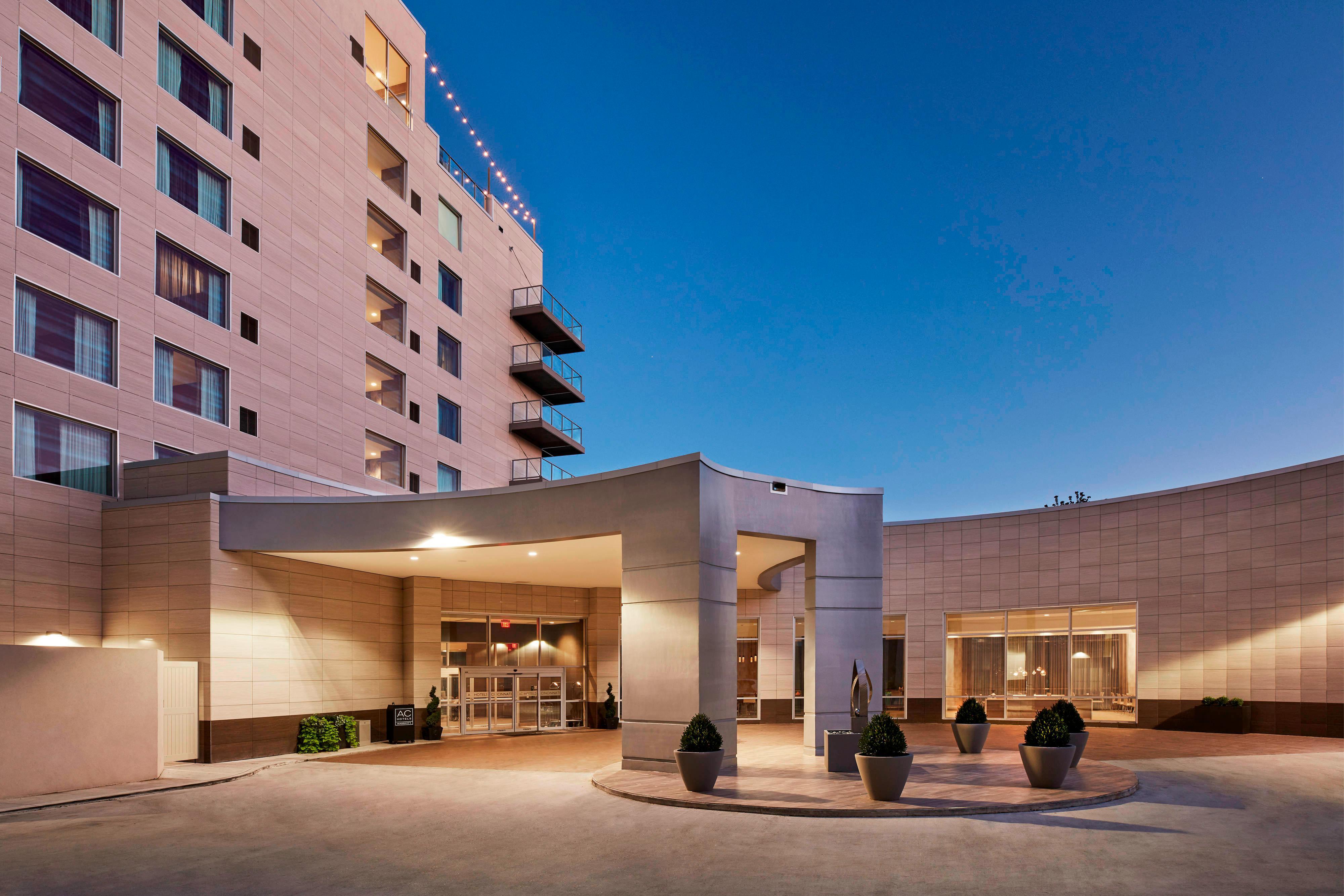 Ac Hotel By Marriott Cincinnati At The Banks Екстериор снимка