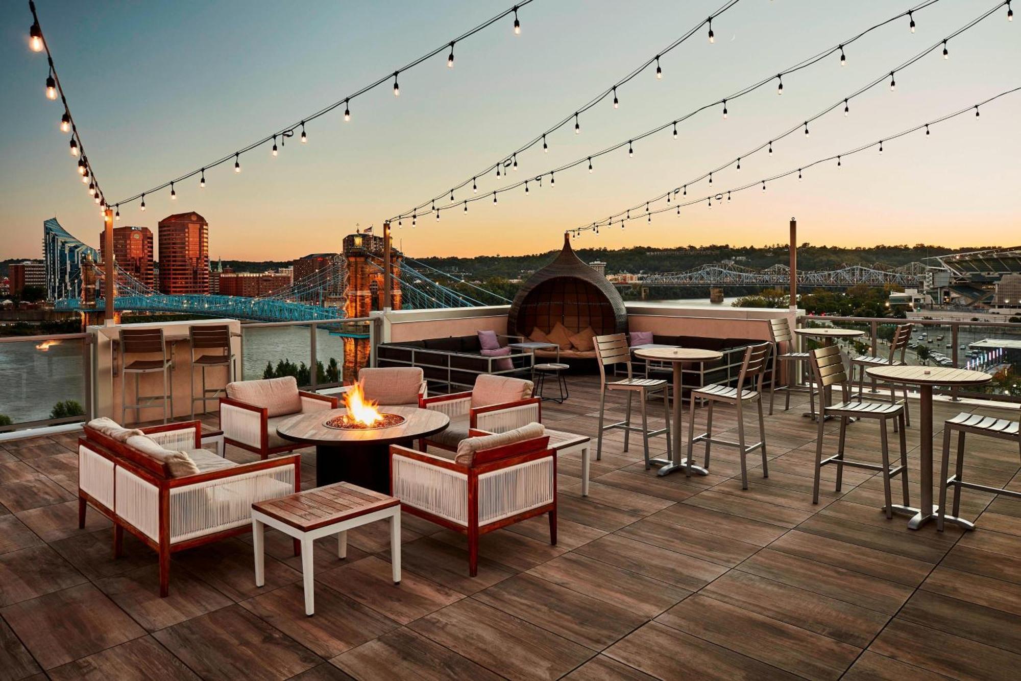 Ac Hotel By Marriott Cincinnati At The Banks Екстериор снимка
