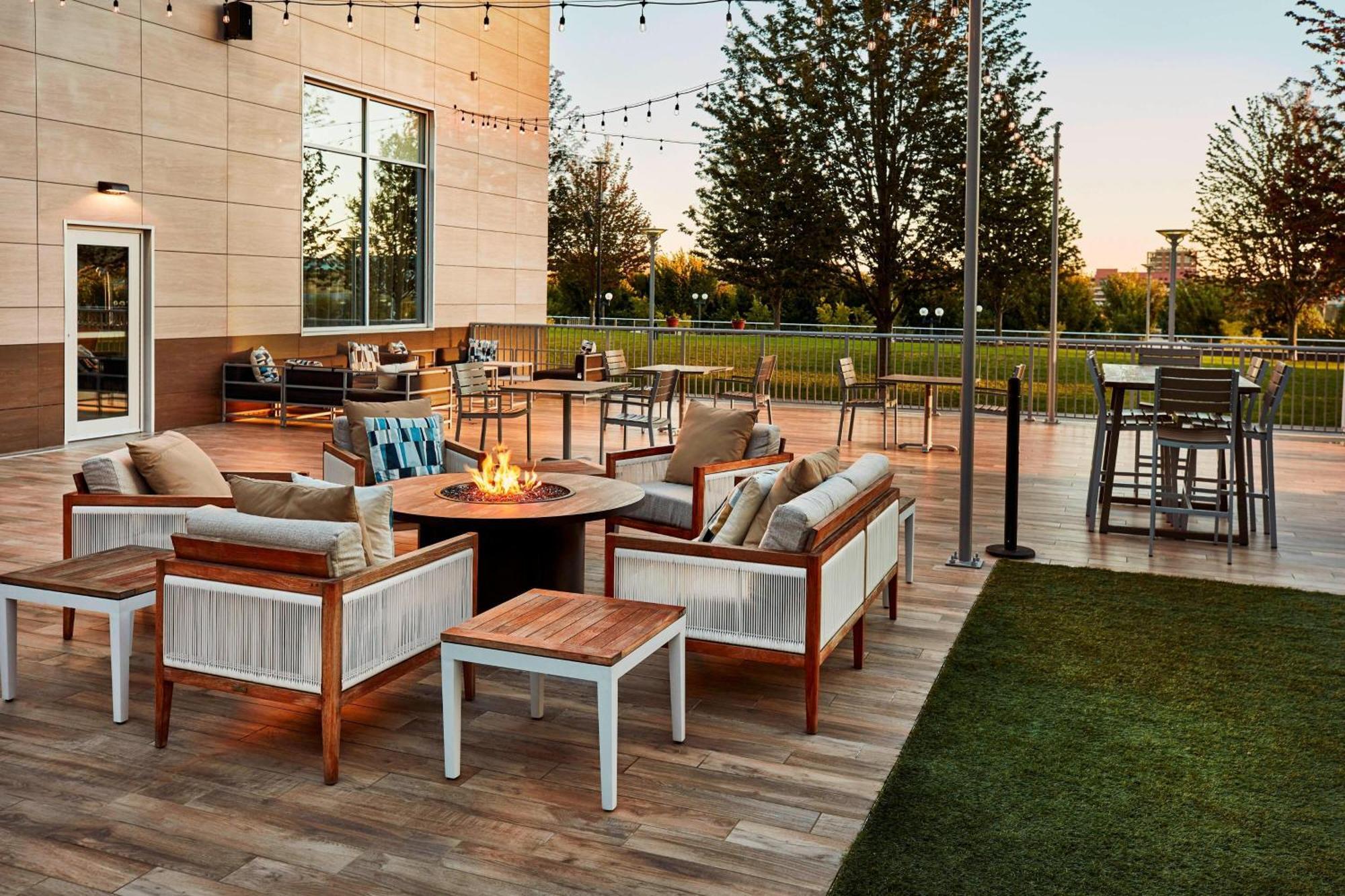 Ac Hotel By Marriott Cincinnati At The Banks Екстериор снимка