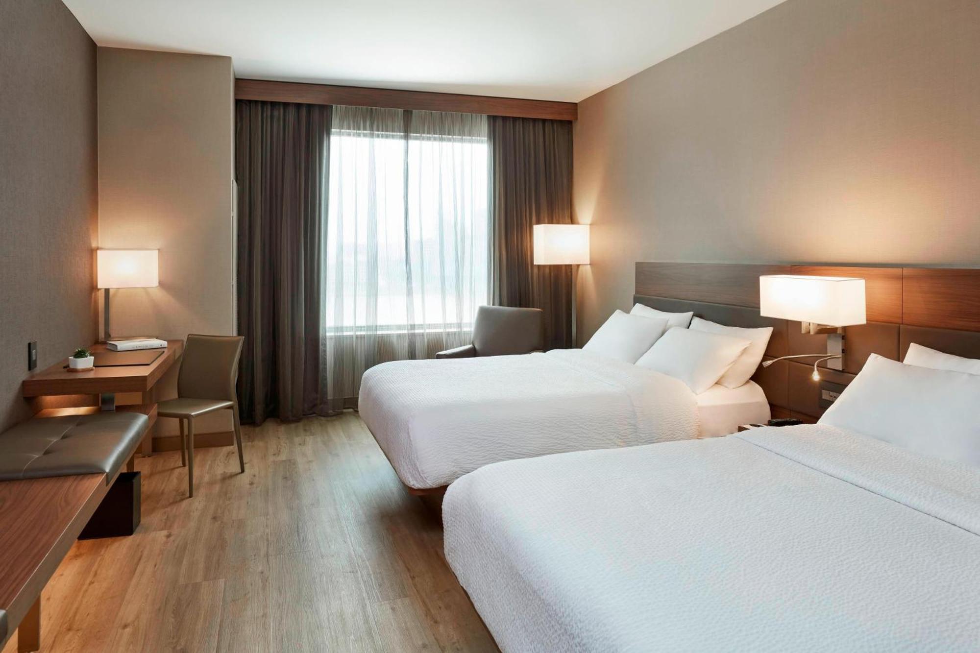 Ac Hotel By Marriott Cincinnati At The Banks Екстериор снимка