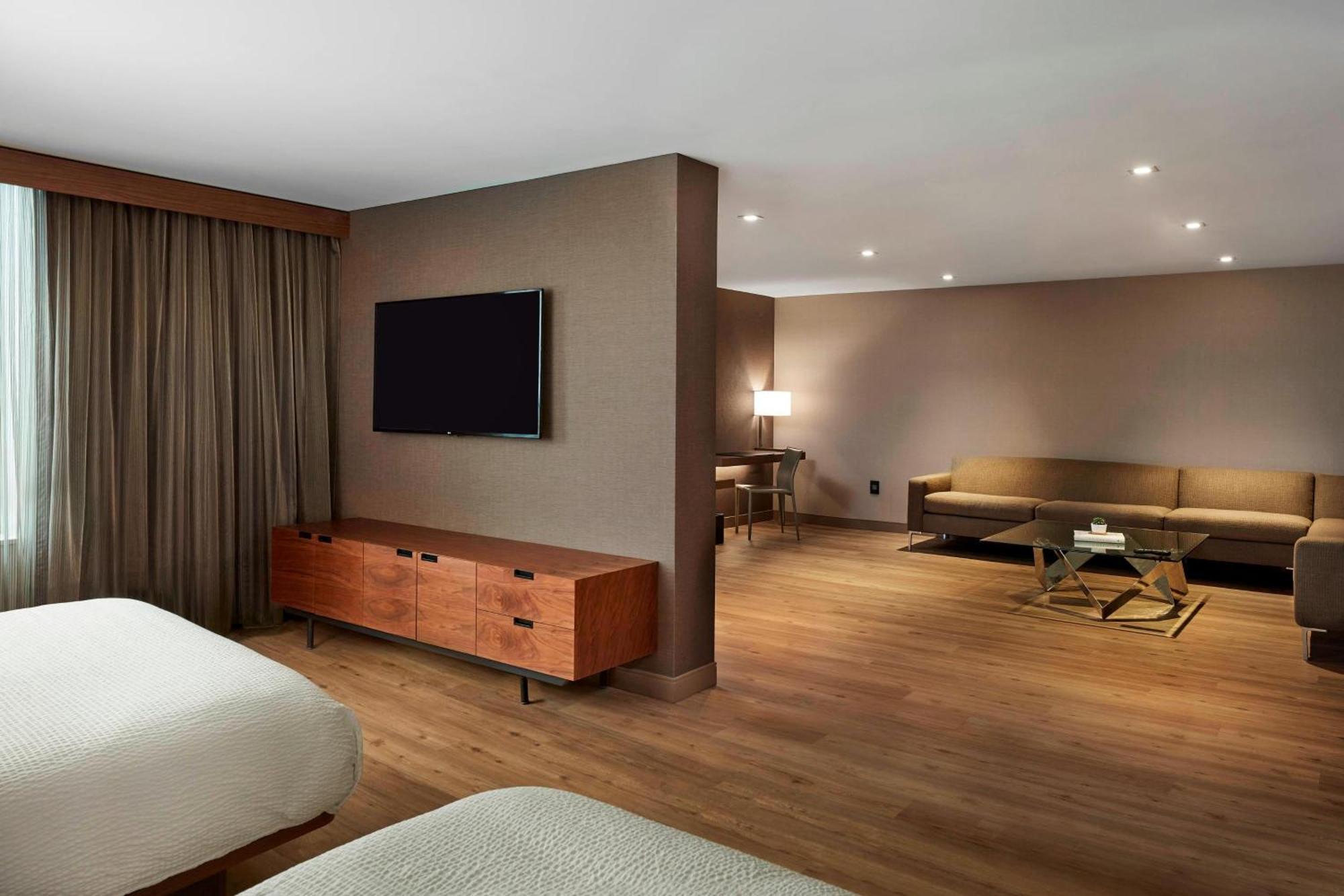 Ac Hotel By Marriott Cincinnati At The Banks Екстериор снимка