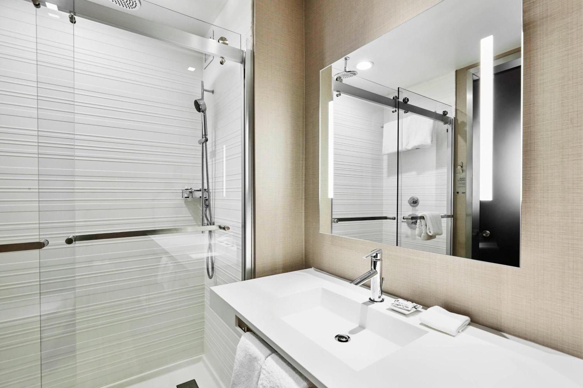 Ac Hotel By Marriott Cincinnati At The Banks Екстериор снимка