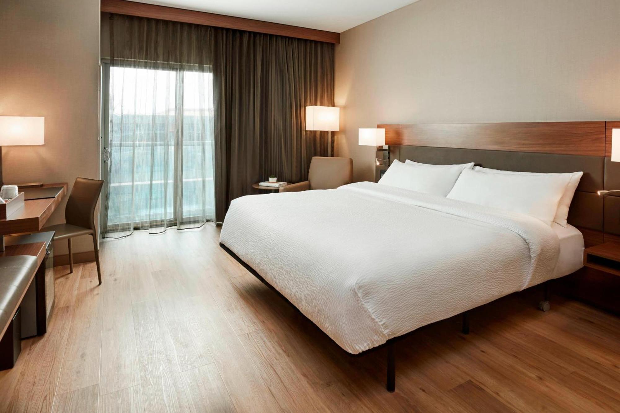 Ac Hotel By Marriott Cincinnati At The Banks Екстериор снимка