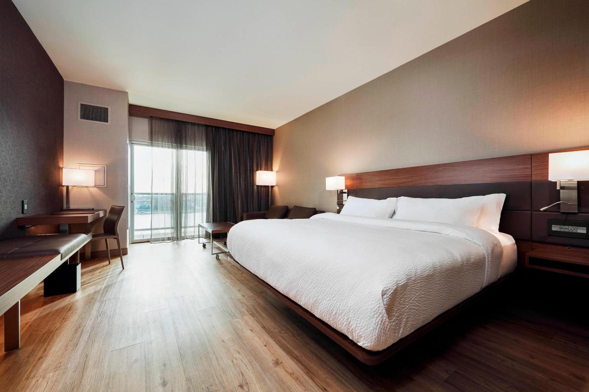 Ac Hotel By Marriott Cincinnati At The Banks Екстериор снимка