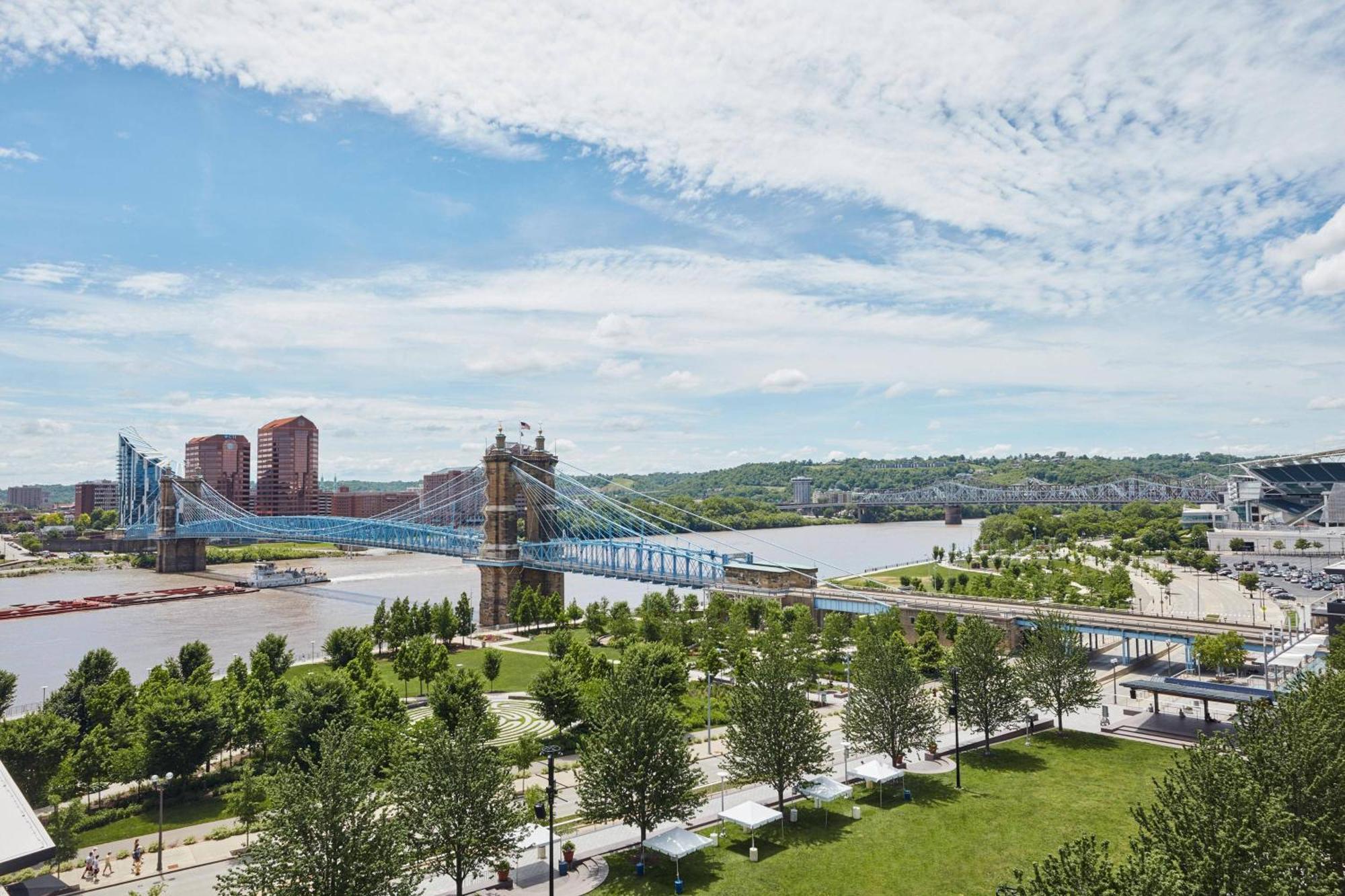 Ac Hotel By Marriott Cincinnati At The Banks Екстериор снимка