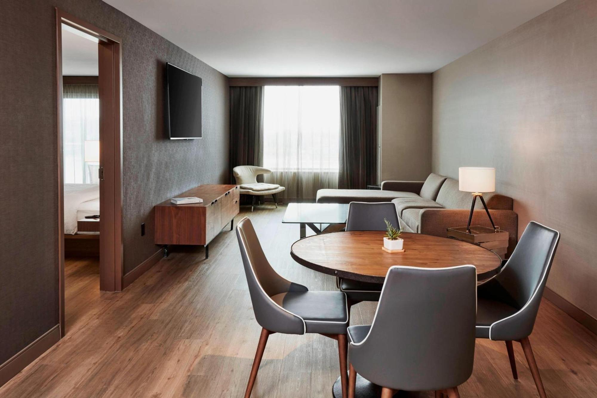Ac Hotel By Marriott Cincinnati At The Banks Екстериор снимка