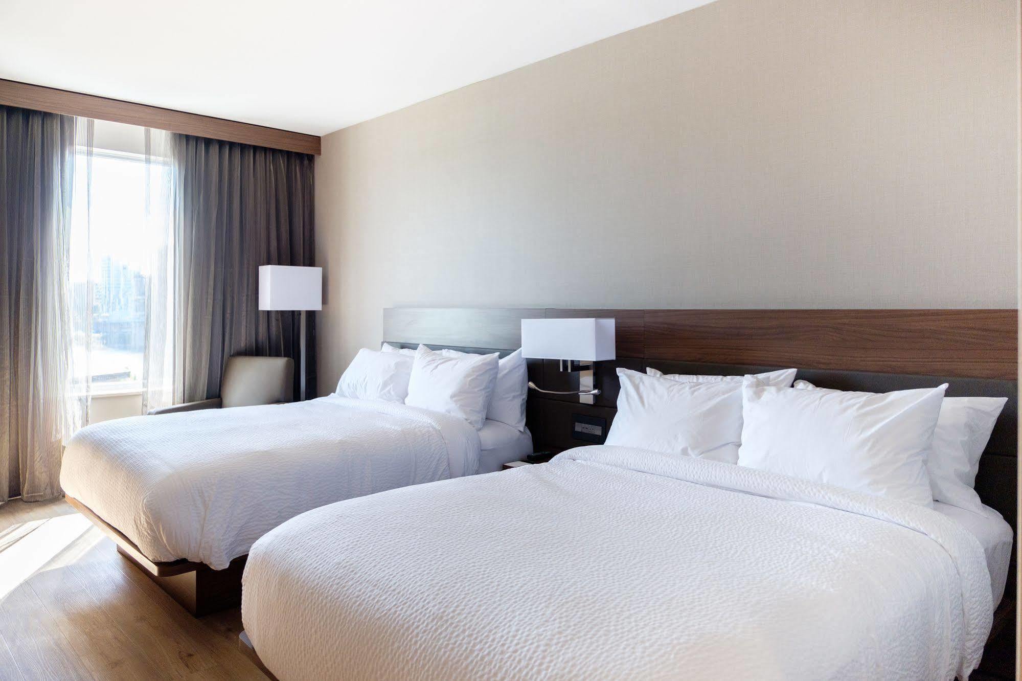 Ac Hotel By Marriott Cincinnati At The Banks Екстериор снимка